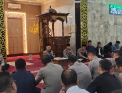 Kiai Marzuki Mustamar Beri Tausiyah di Polda Sultra, Tekankan Pentingnya Jaga Keamanan